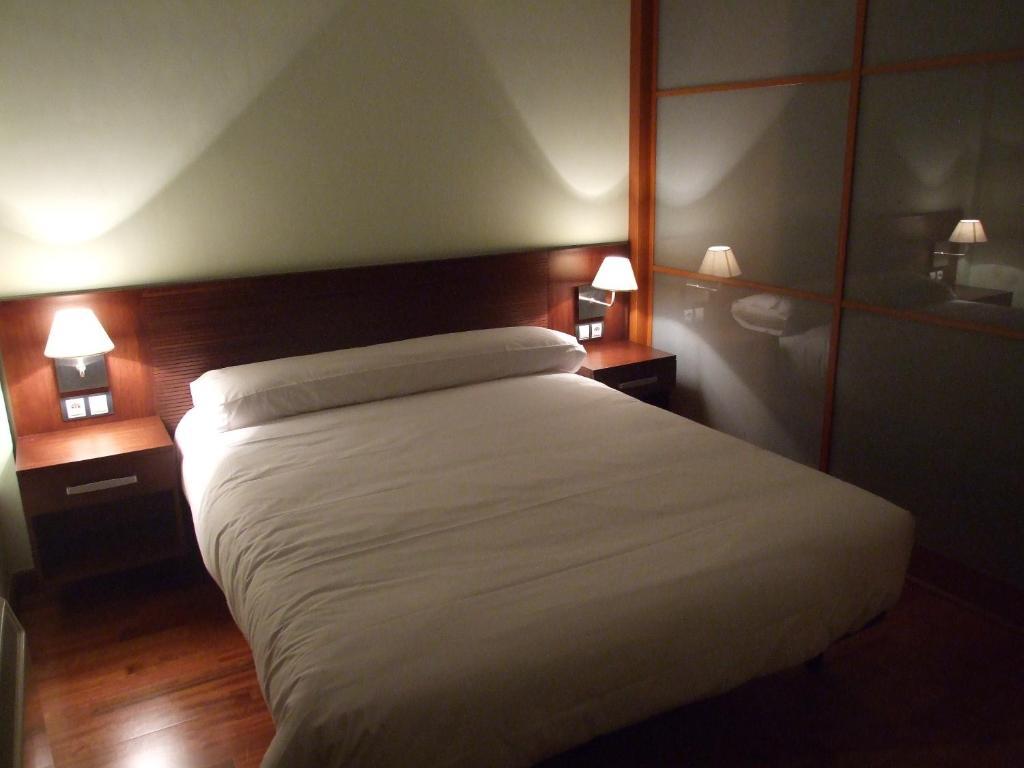 Roca Nevada Suites Villanúa Quarto foto